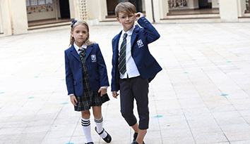 小學(xué)校服標(biāo)價(jià)998,家長(zhǎng)不愿意！