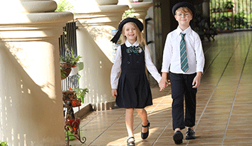 “民國(guó)時(shí)期校服設(shè)計(jì)”比現(xiàn)代“貴族學(xué)校校服設(shè)計(jì)”更好看嗎？我們?cè)摶謴?fù)嗎