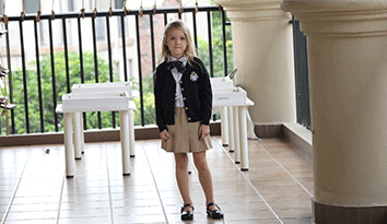 綜藝《變形計》農(nóng)村男孩上貴族學(xué)?？闯錾畈罹?，哈馬貴族學(xué)校校服生產(chǎn)廠家專業(yè)制作