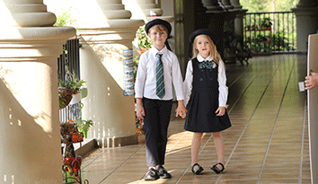 河南一大四女生元旦在宿舍自縊，哈馬貴族學(xué)校校服生產(chǎn)廠家表示：惋惜但更要反省當(dāng)代教育