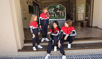 中國服裝定制高峰論壇在湖北武漢盛大舉行，哈馬校服定制廠家表示祝賀