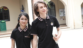 哈馬定制校服企業(yè)獲悉，為慶祝“五四百年”慶典，準(zhǔn)備在京啟動“五四風(fēng)服裝設(shè)計(jì)大賽”！