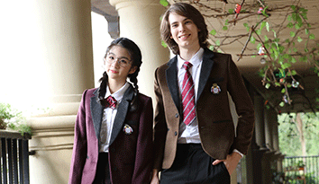 虎門服裝步入“一年雙展”時代，哈馬校服設(shè)計(jì)企業(yè)認(rèn)為，服裝協(xié)同新時代要來了！