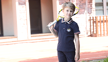 凈化校園周邊環(huán)境，哈馬英倫校服定制企業(yè)與您們攜手前行！