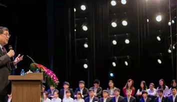 美國學子放棄哈佛選擇上海，定做校服行業(yè)引領中國教育文化價值