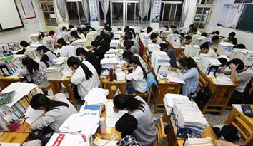 連云港開展學(xué)生校服安全面料專項(xiàng)行動(dòng)，檢測(cè)結(jié)果“校服定做”質(zhì)量總體良好