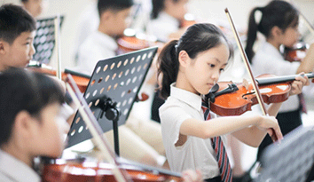 即將迎來開學(xué)季的“校服定制”市場