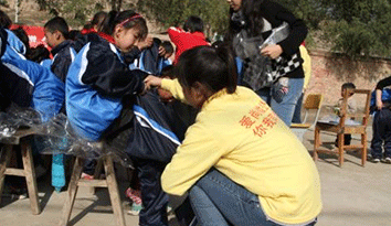 湖北恩施州愛心企業(yè)捐贈“校服定制”著裝 溫暖來自大山深處113名孩子