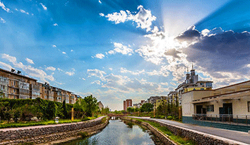 首屆中原綠色紡織服裝產(chǎn)業(yè)高峰論壇在河南新鄉(xiāng)舉行 構(gòu)建“校服定制”行業(yè)綠色環(huán)保發(fā)展新方向