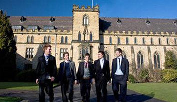 為什么改革傳統(tǒng)“校服定制”的呼聲會開始增大呢？