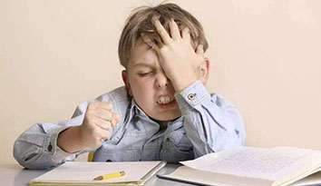 在線上課也要防止學(xué)生厭學(xué)，哈馬定制校服公司教您學(xué)校如何應(yīng)對