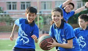 哈馬校服生產(chǎn)公司：選擇國際學(xué)校后家長該如何幫助孩子學(xué)習(xí)?