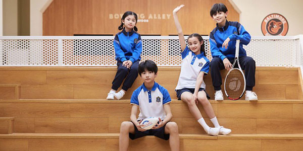 推動(dòng)校服定制質(zhì)量安全規(guī)范，保障孩子安全