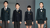 學(xué)生不愛穿校服怎么解決?學(xué)生需要一個專業(yè)的校服制造商