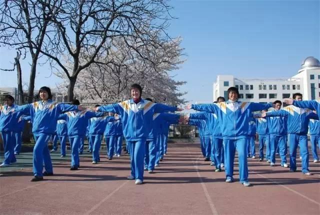 小學(xué)校服 小學(xué)校服