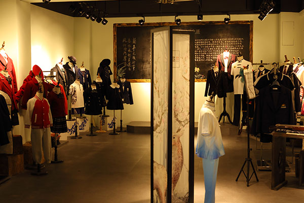 校服生產(chǎn)廠家 校服生產(chǎn)廠家