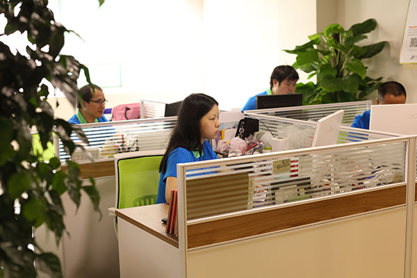 校服生產(chǎn)廠家 校服生產(chǎn)廠家