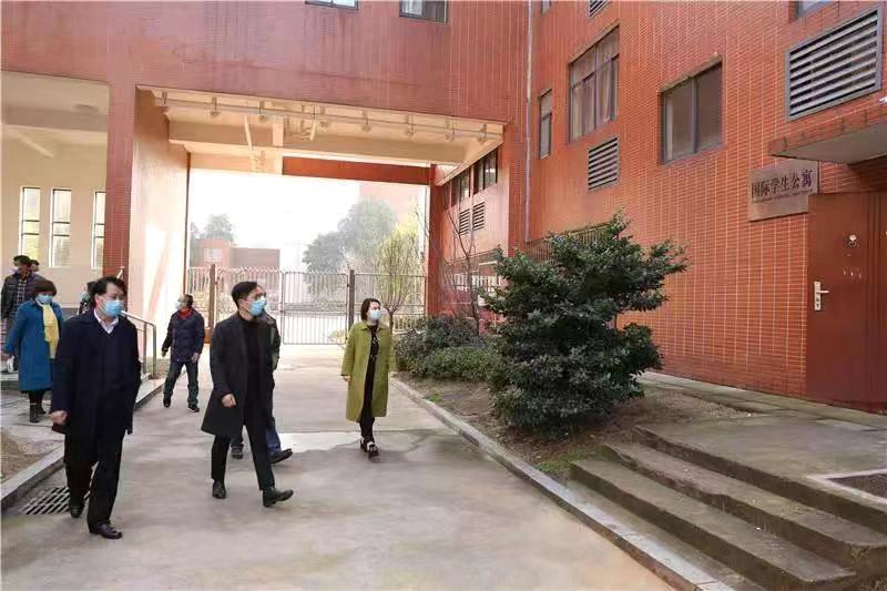 中小學(xué)生校服廠家