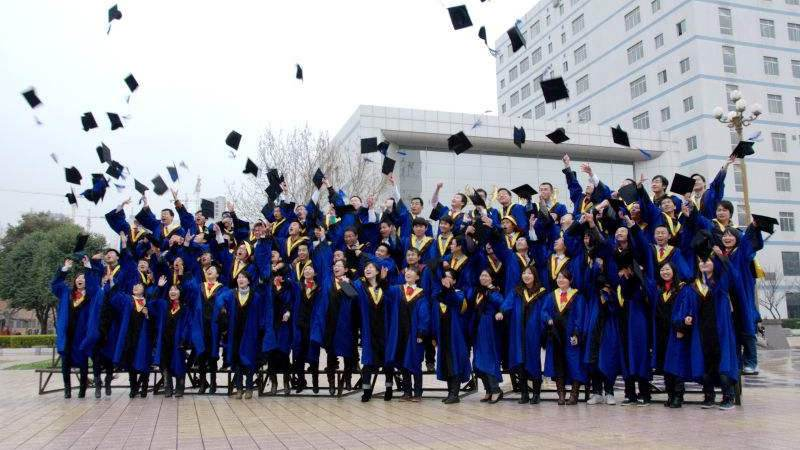 校服生產(chǎn)廠家 校服生產(chǎn)廠家