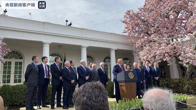 校服生產(chǎn)廠家 校服生產(chǎn)廠家