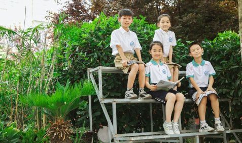 校服生產(chǎn)企業(yè),校服定制 校服生產(chǎn)企業(yè),校服定制