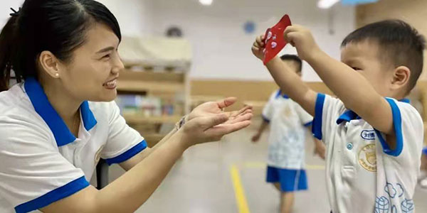 園服定制生產(chǎn)廠家,幼兒園校服定制