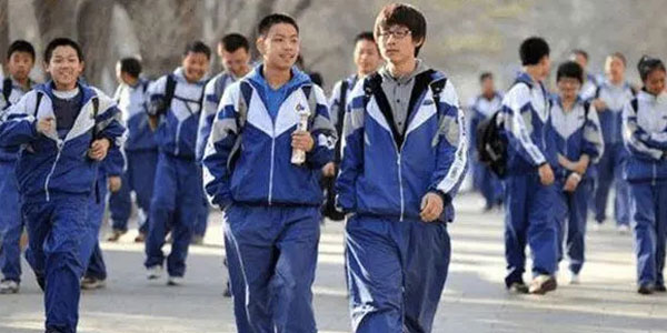 校服生產(chǎn)企業(yè),校服定制 校服生產(chǎn)企業(yè),校服定制