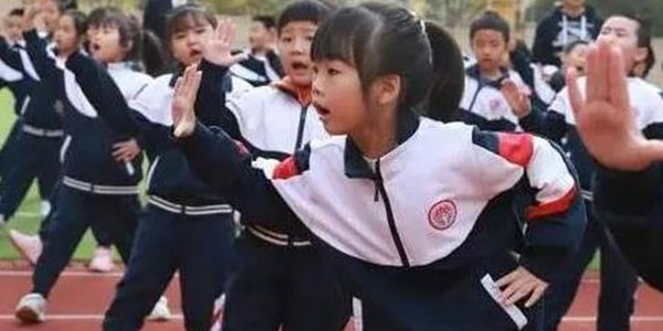 校服生產(chǎn)公司,校服定做 校服生產(chǎn)公司,校服定做