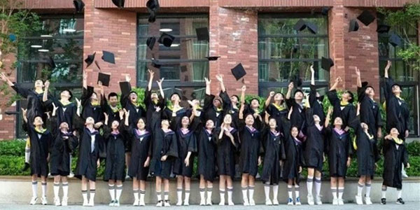 校服生產(chǎn)公司,校服定制 校服生產(chǎn)公司,校服定制