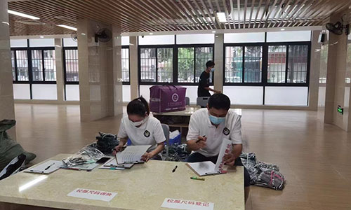 秋冬校服定制，校服生產(chǎn)廠家