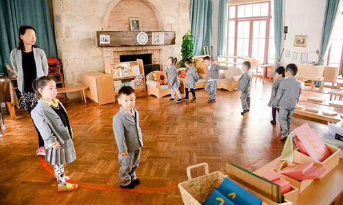 校服定制，校服生產(chǎn)廠家