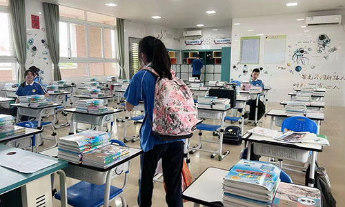 中小學校服定制，校服生產(chǎn)廠家