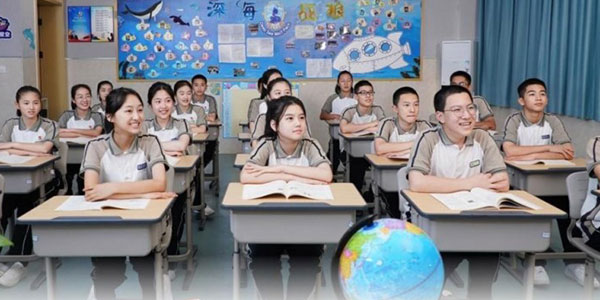 校服定制廠家，中小學(xué)校服定制