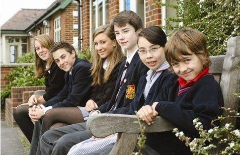 校服生產(chǎn)工廠，定制校服廠家