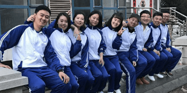 定制校服，校服生產(chǎn)廠家