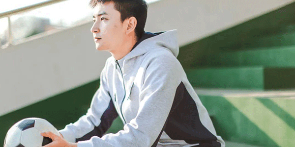 校服生產(chǎn)廠家，校服定制