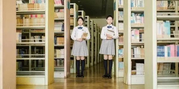 校服生產(chǎn)廠家，定制校服