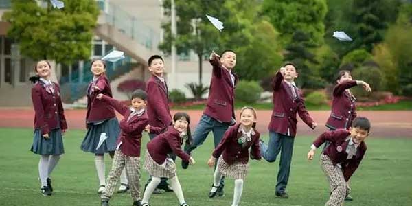 校服定制廠家，校服定制