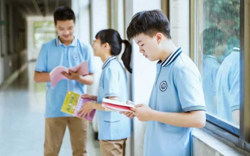 中學(xué)校服定制廠家，定做校服